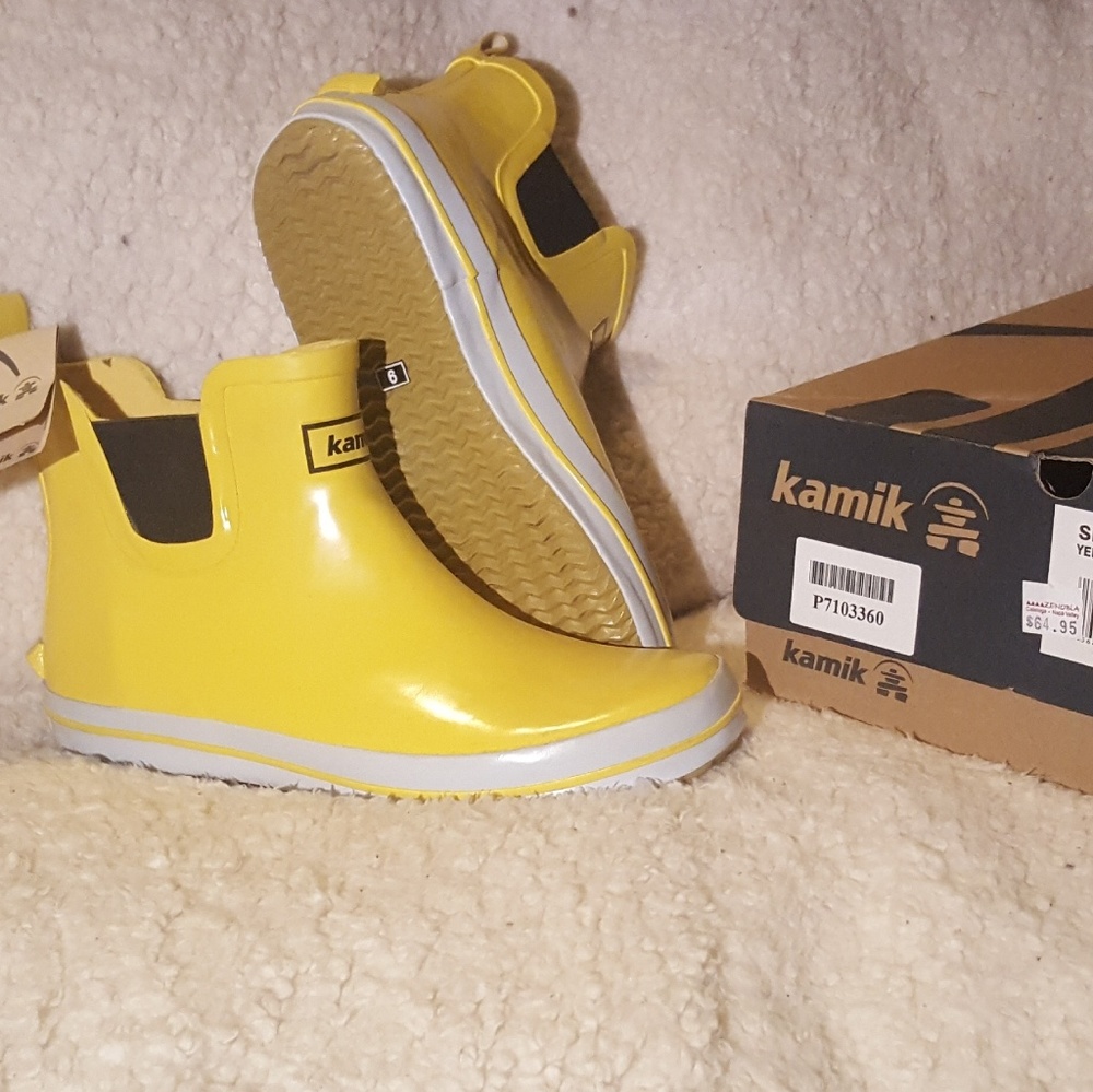Cute, yellow rain boots